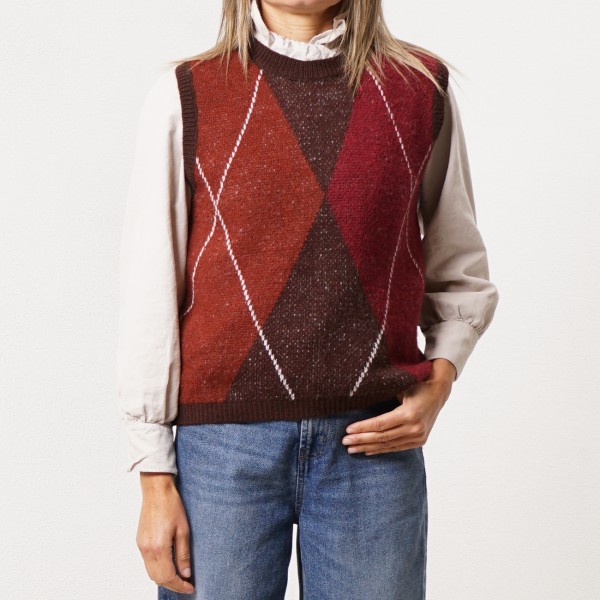 knitted vest (diamond pattern)