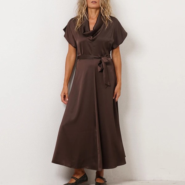 Satin dress with a ruffled collar