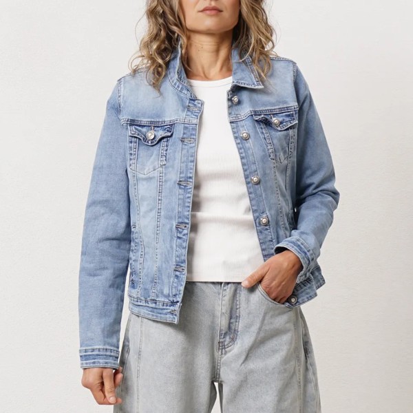 Cowboy jacket in denim, embroidered with crochet appliqué