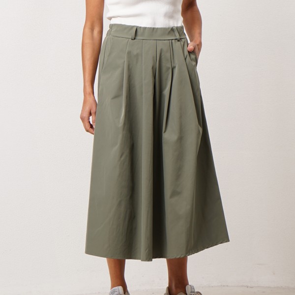pleated skirt with pockets