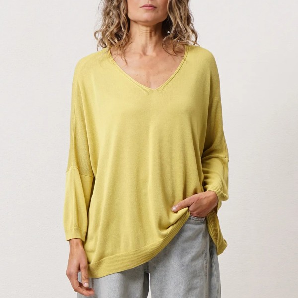 Knitted pointed sweater