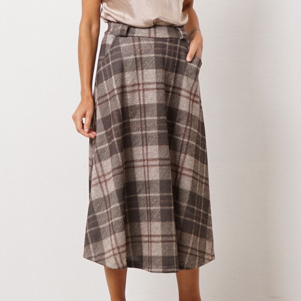 A-line knit skirt in a checkered pattern