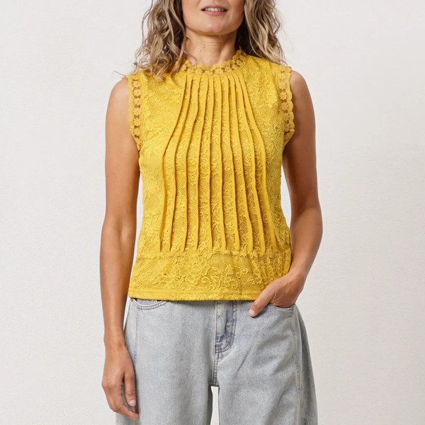 Lace blouse with lining