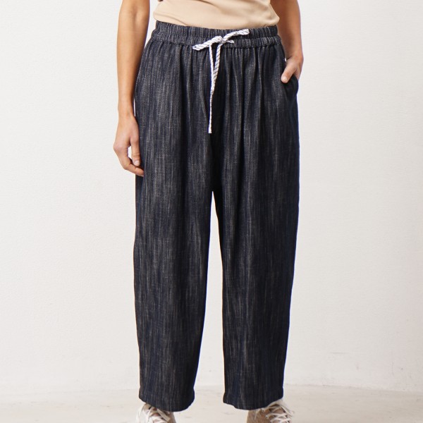 Wide-leg jeans with elastic waistband and drawstrings