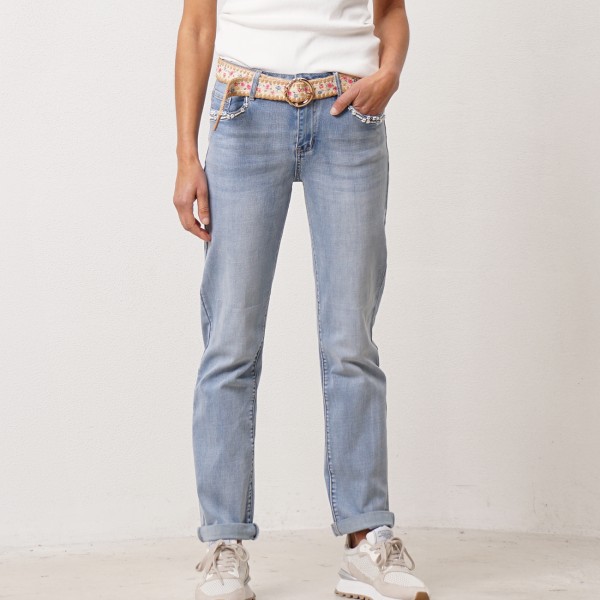 Jeans with belt and appliqués