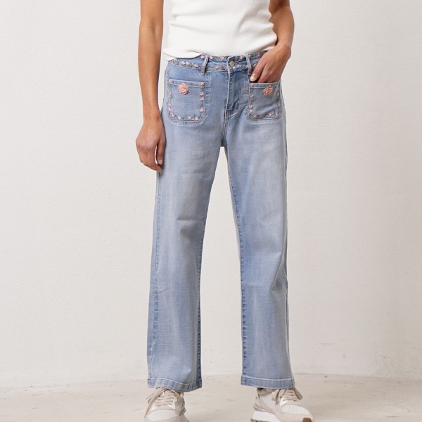 Embroidered wide-leg jeans with patch pockets