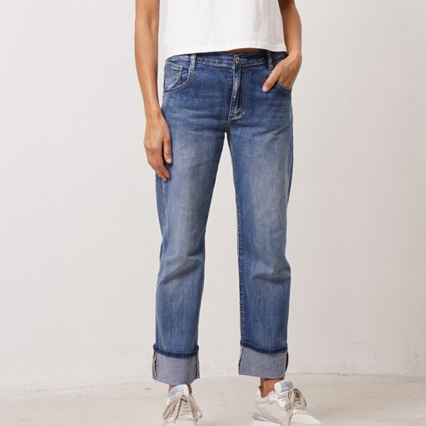 Wide-leg jeans with a fold