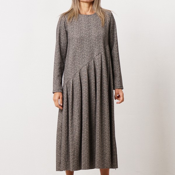 Farmhouse dress with pleats