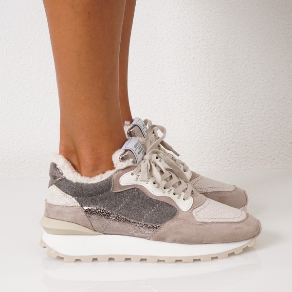 Sneakers with appliqués