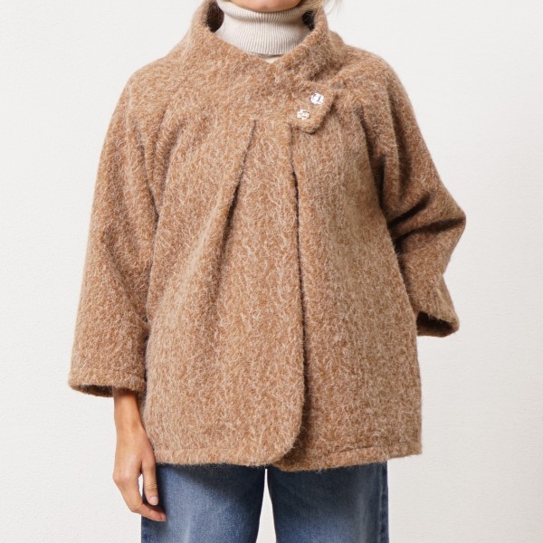 Farmhouse jacket with raglan sleeves