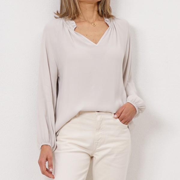 crepe blouse with/ ruffles
