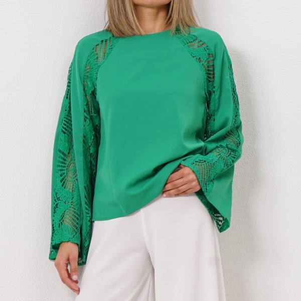 bell-bottom sleeve blouse with lace