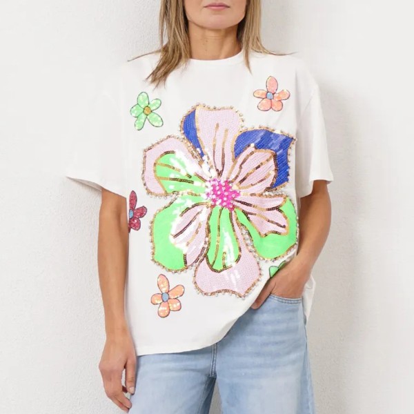 tshirt c/ aplicações de flores e brilhantes (premium)