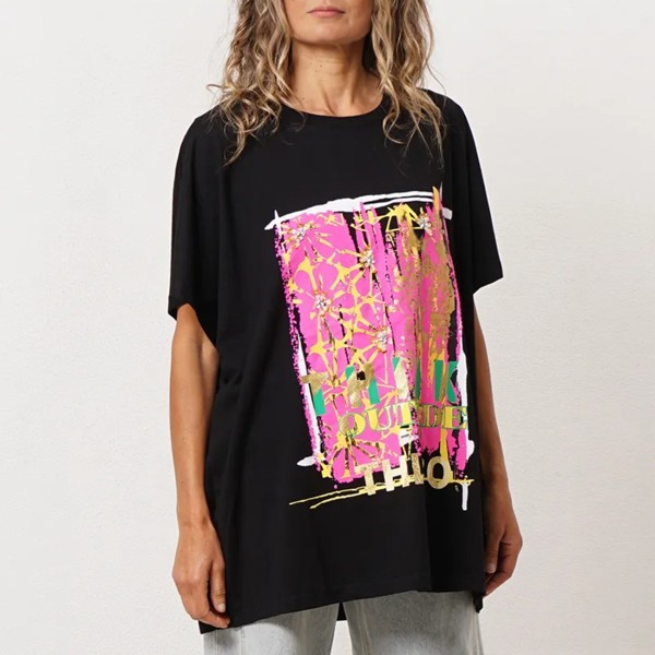 tshirt oversize c/ estampa e aplicação c/ brilhantes