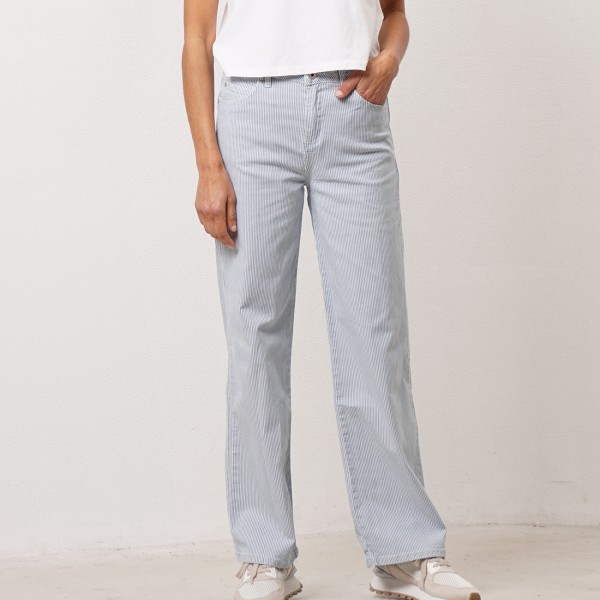 pantalonas de riscas em ganga
