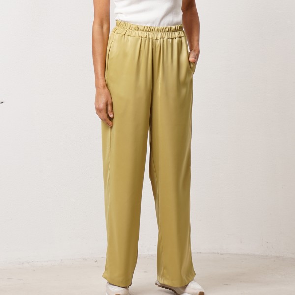 calça acetinada