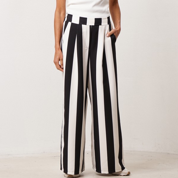 calça pata de elefante c/ bolsos