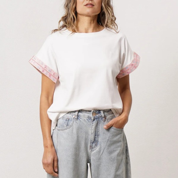tshirt c/ aplicação de tecidos em algodão e elastano