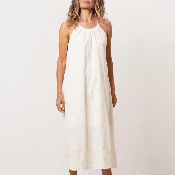vestido em tela de algodão c/ bordados e aplicação de lantejoulas