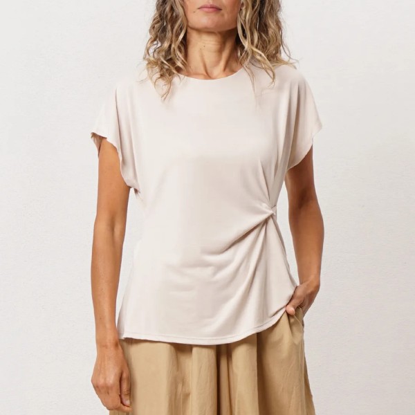 blusa c/ arrepanhado em viscose (toque suave)