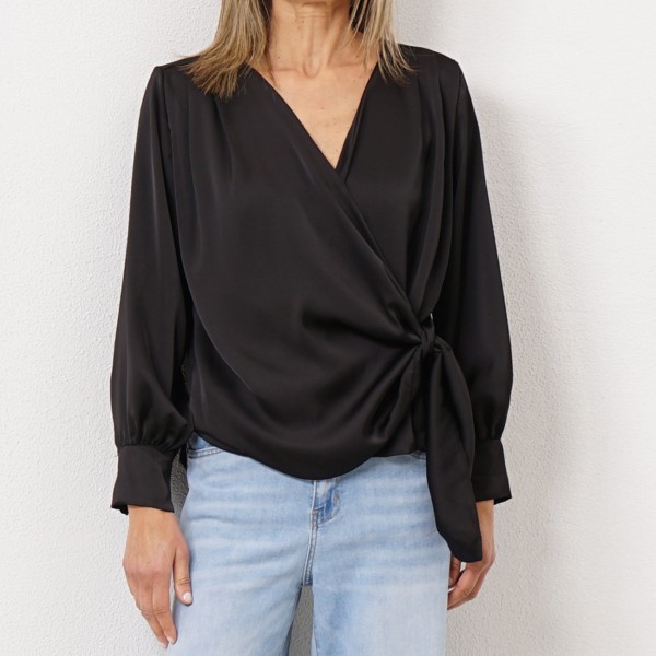 blusa acetinada traçada