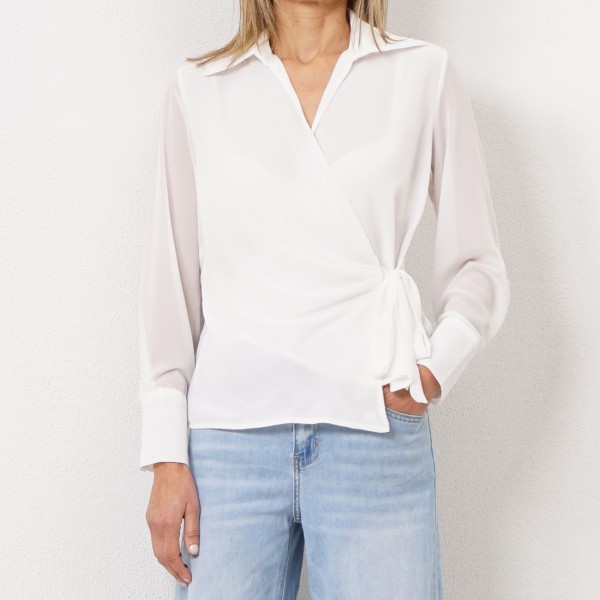 blusa em crepe traçada