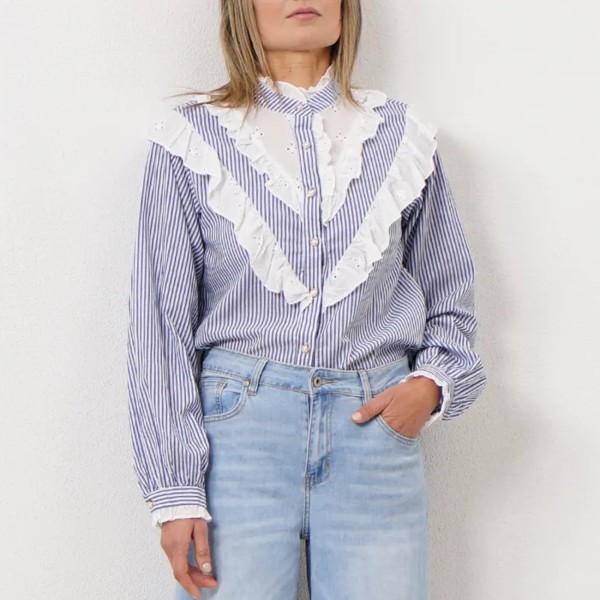 blusa de riscas c/ aplicação de folhos (Bordado Inglês)