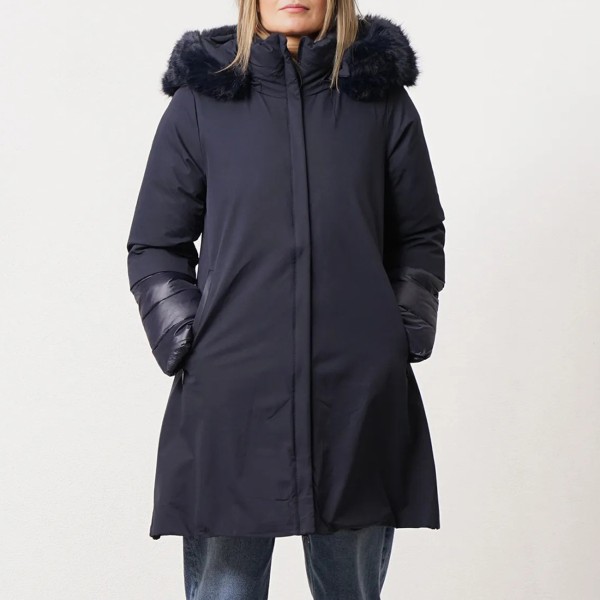 parka acolchoada evasê c/ capuz