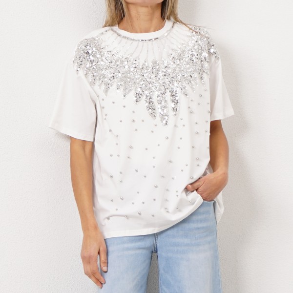 tshirt c/ aplicação de missangas, lantejoulas e bolas (premium)