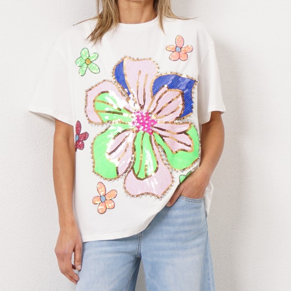 tshirt c/ aplicações de flores e brilhantes (premium)