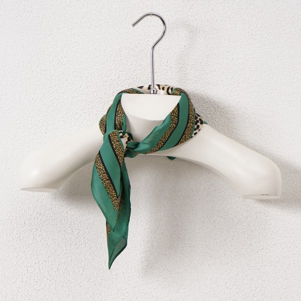 lenço (animal print) com seda