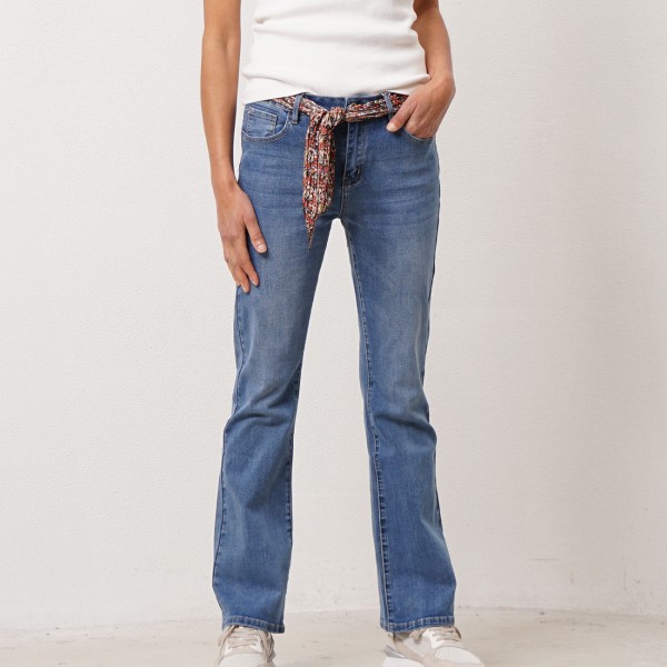 calça de ganga à boca de sino c/ elastano