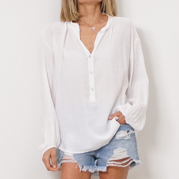 blusa em crepe bordada