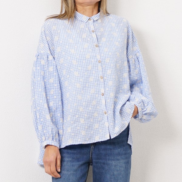 blusa de xadrez bordada