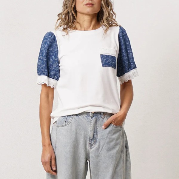 tshirt c/ aplicação de tecidos em algodão e elastano