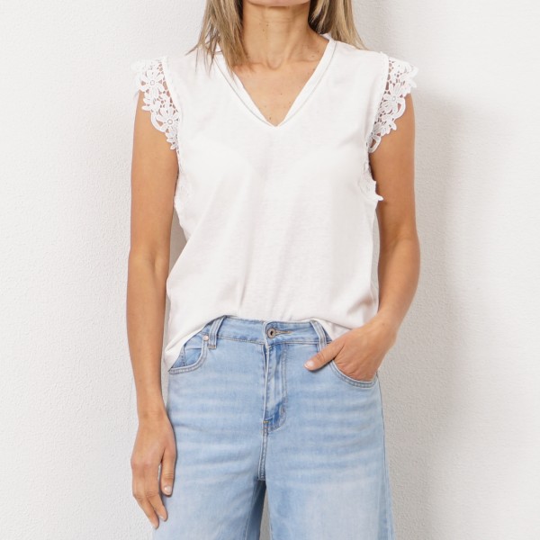 blusa de bico e aplicação