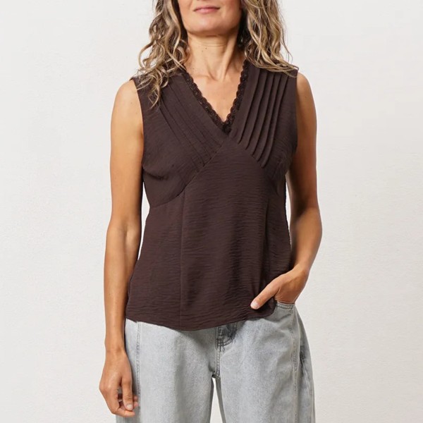 blusa de bico em crepe c/ pregas e renda