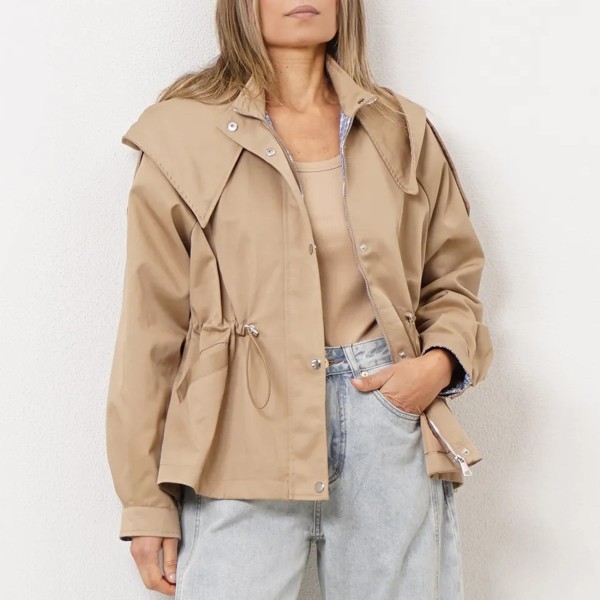 parka impermeável c/ atilhos elásticos (ajuste cintura)