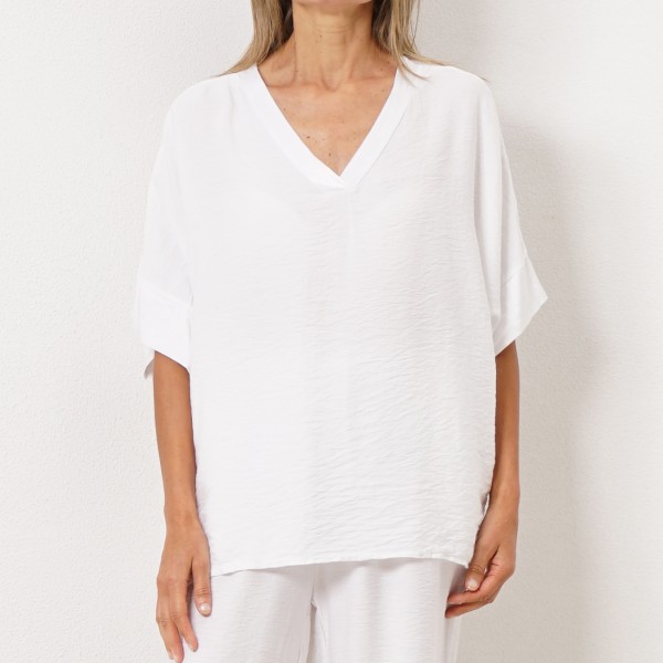 blusa em viscose c/ decote em bico (acetinada)