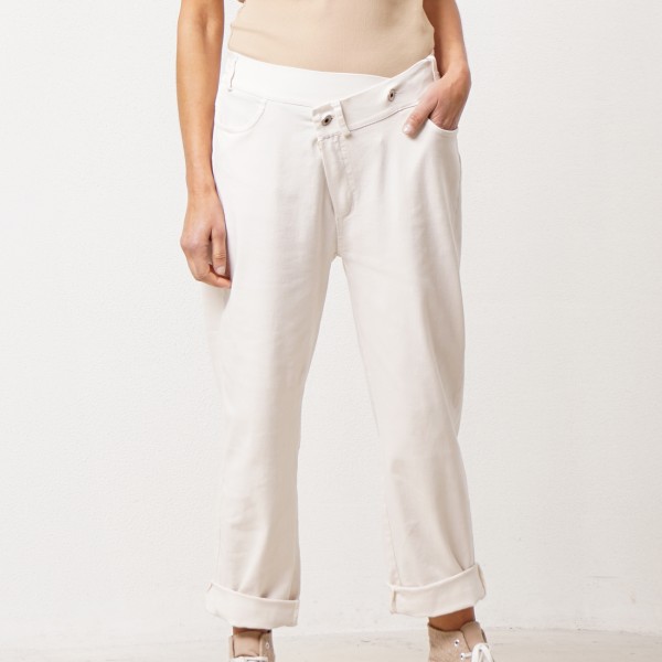 calça de cintura assimétrica c/ elastano